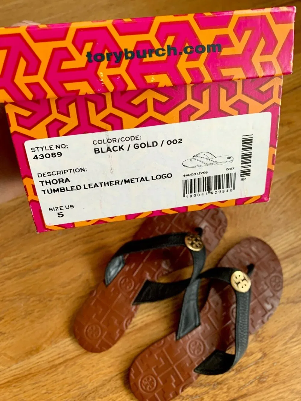 EUC Tory Burch Thora Black & Gold Leather Sandals/ Flip flops with original box